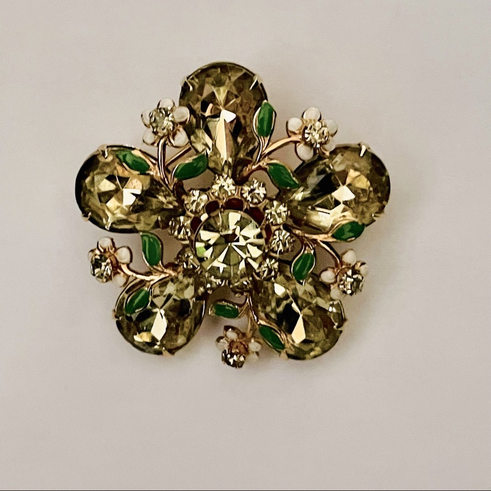 Stunning vintage rhinestone and enamel flower brooch m